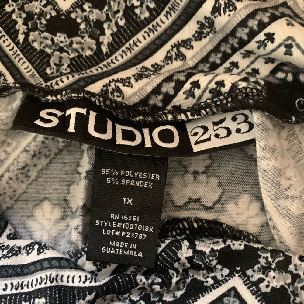 Studio 253 patterned skirt - Picture 5 of 8